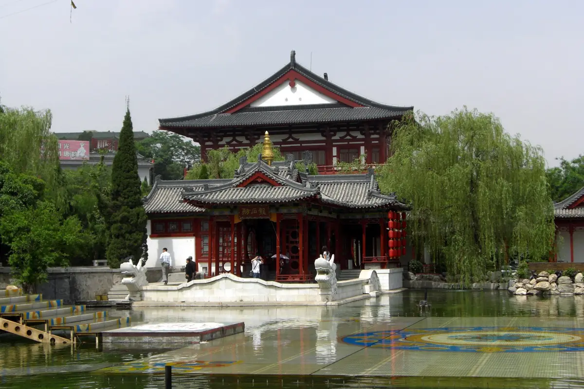 The Huaqing hot springs site