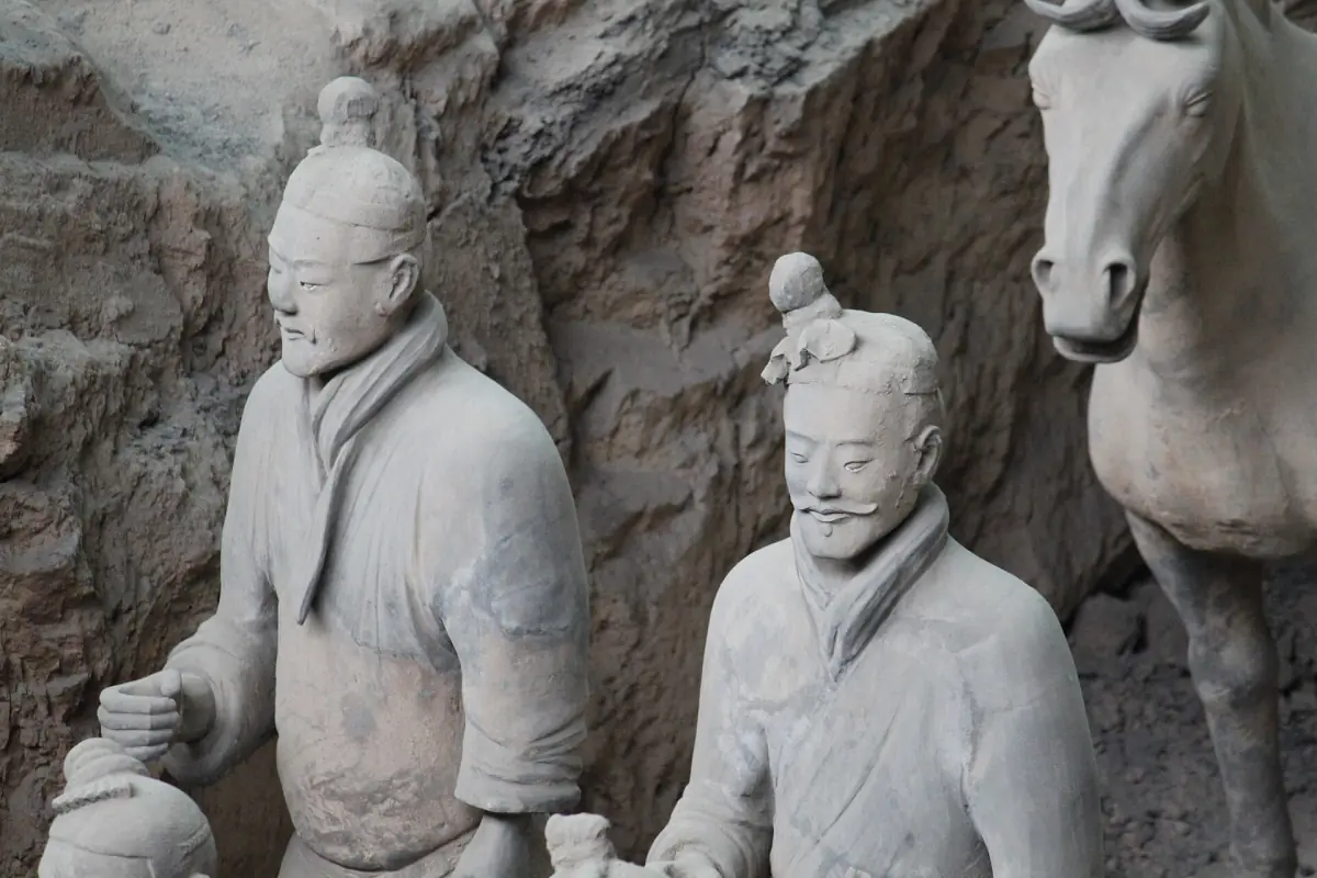 Close view of warriors in Pit 1